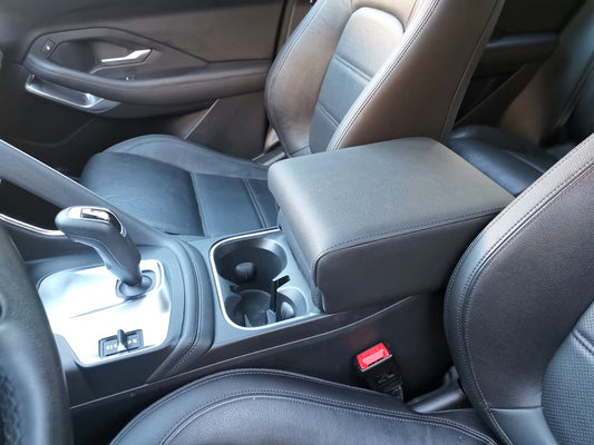 Additional armrest for Jaguar E-Pace